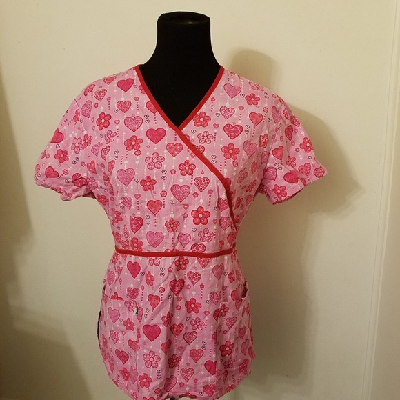 Heart Valentine' scrub top size medium pink white - Picture 4 of 8